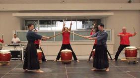  8/7, Atene Daiko-   