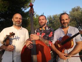  2/2, Live:   Frog String Trio